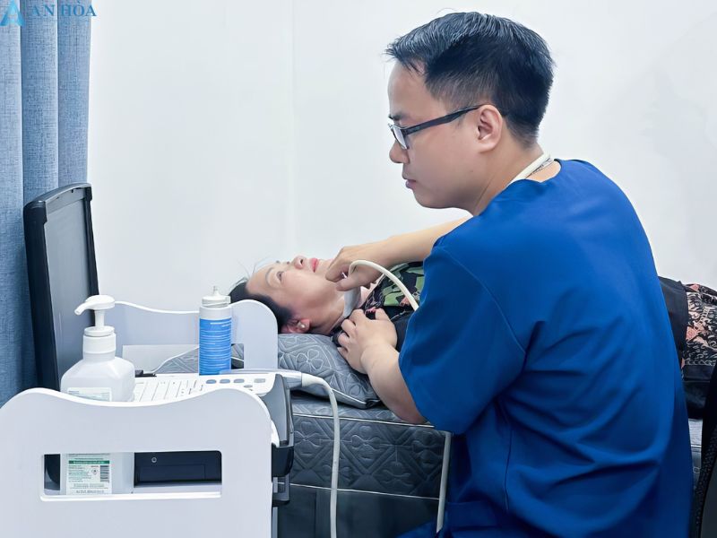 Bị cường giáp có nên mổ không